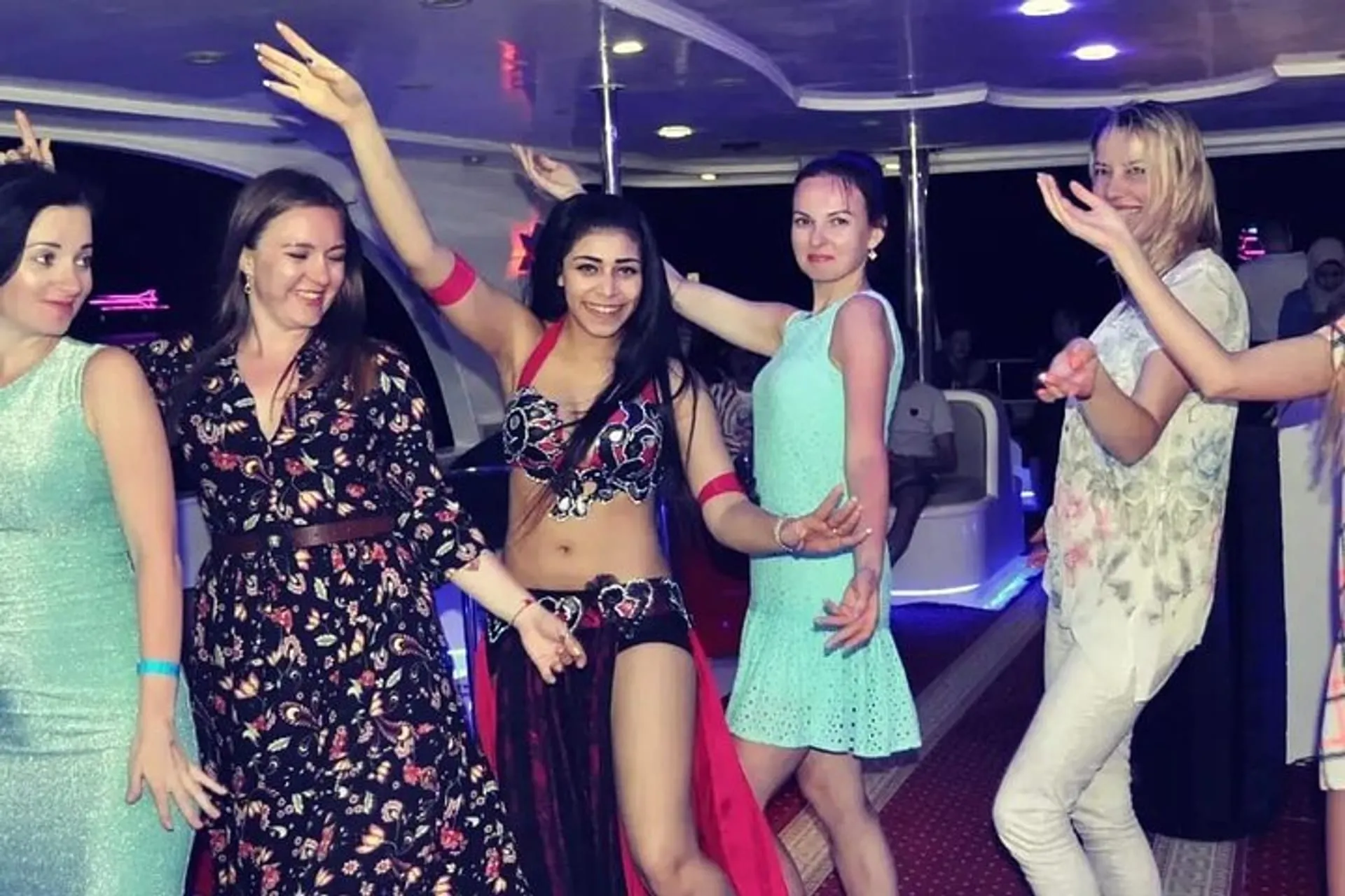 ada858e3-8f48-4fc2-95c3-50cc292b5b7a_dinner-cruise-show-in-sharm-el-sheikh-xlarge