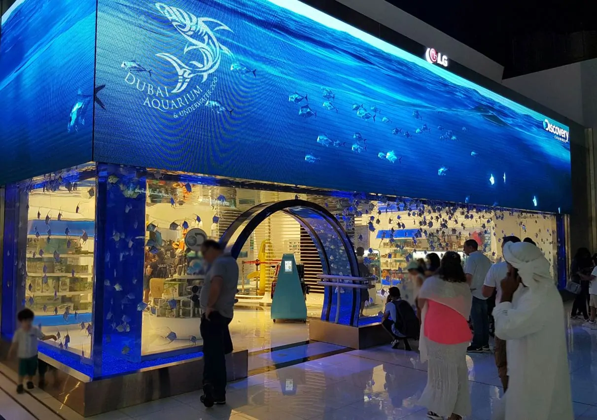 Dubai-Mall-Aquarium-Retail-Shops