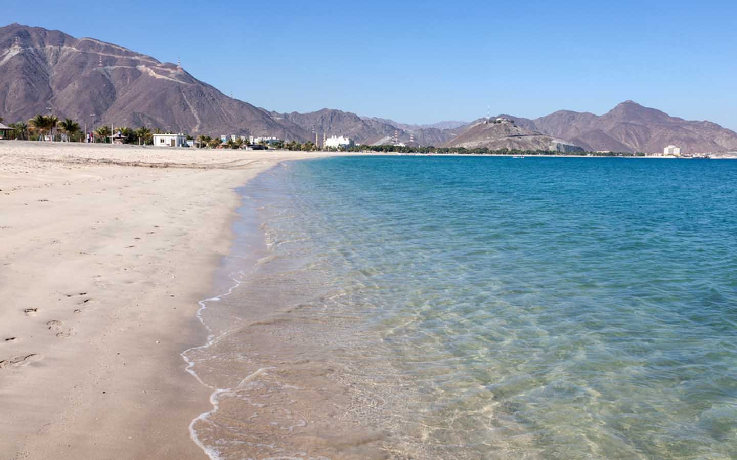 Khorfakkan-beach-is-one-of-the-most-popular-beaches-in-Fujairah