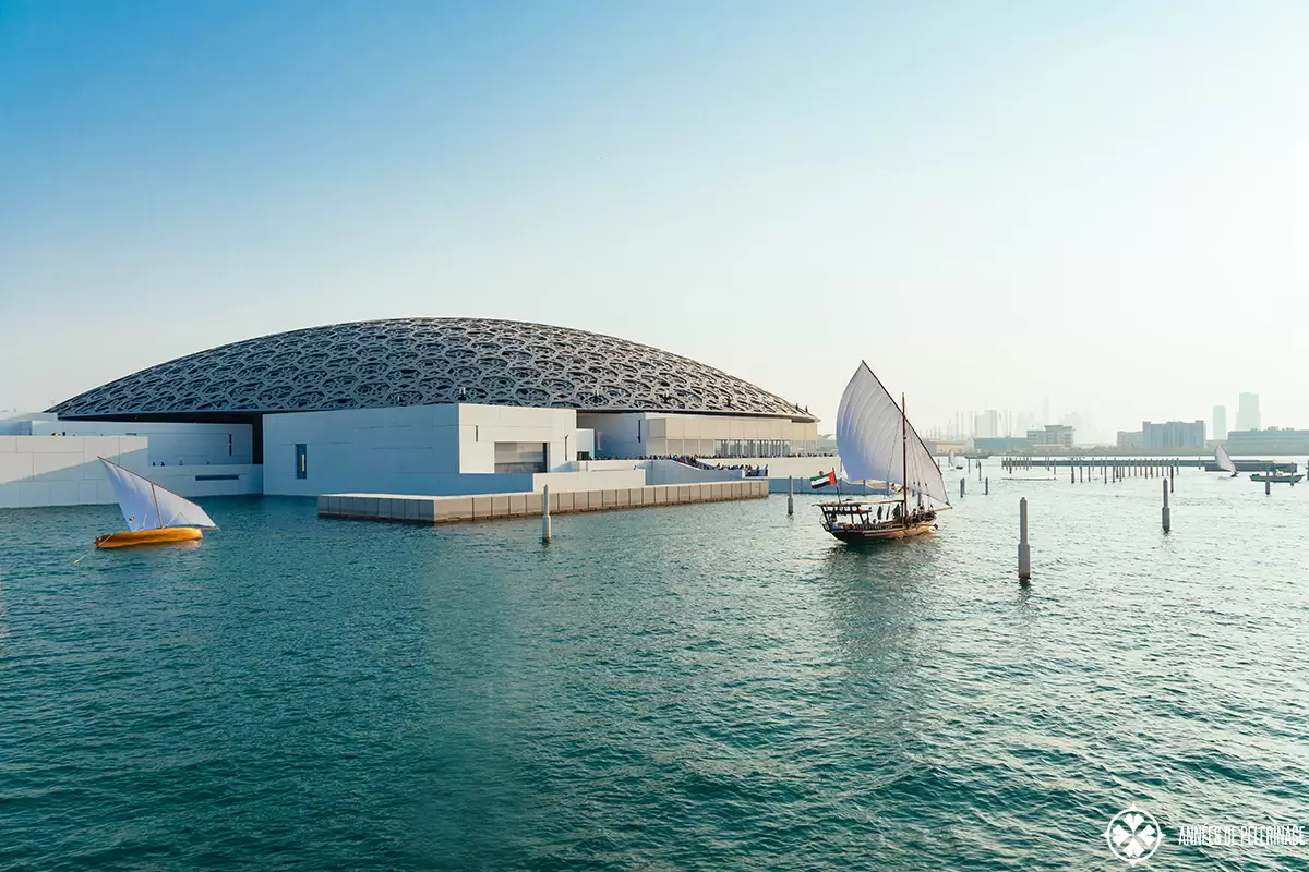 new-louvre-abu-dhabi-with-ships